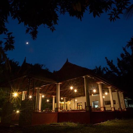 Palmgrove Lake Resort Alappuzha Esterno foto