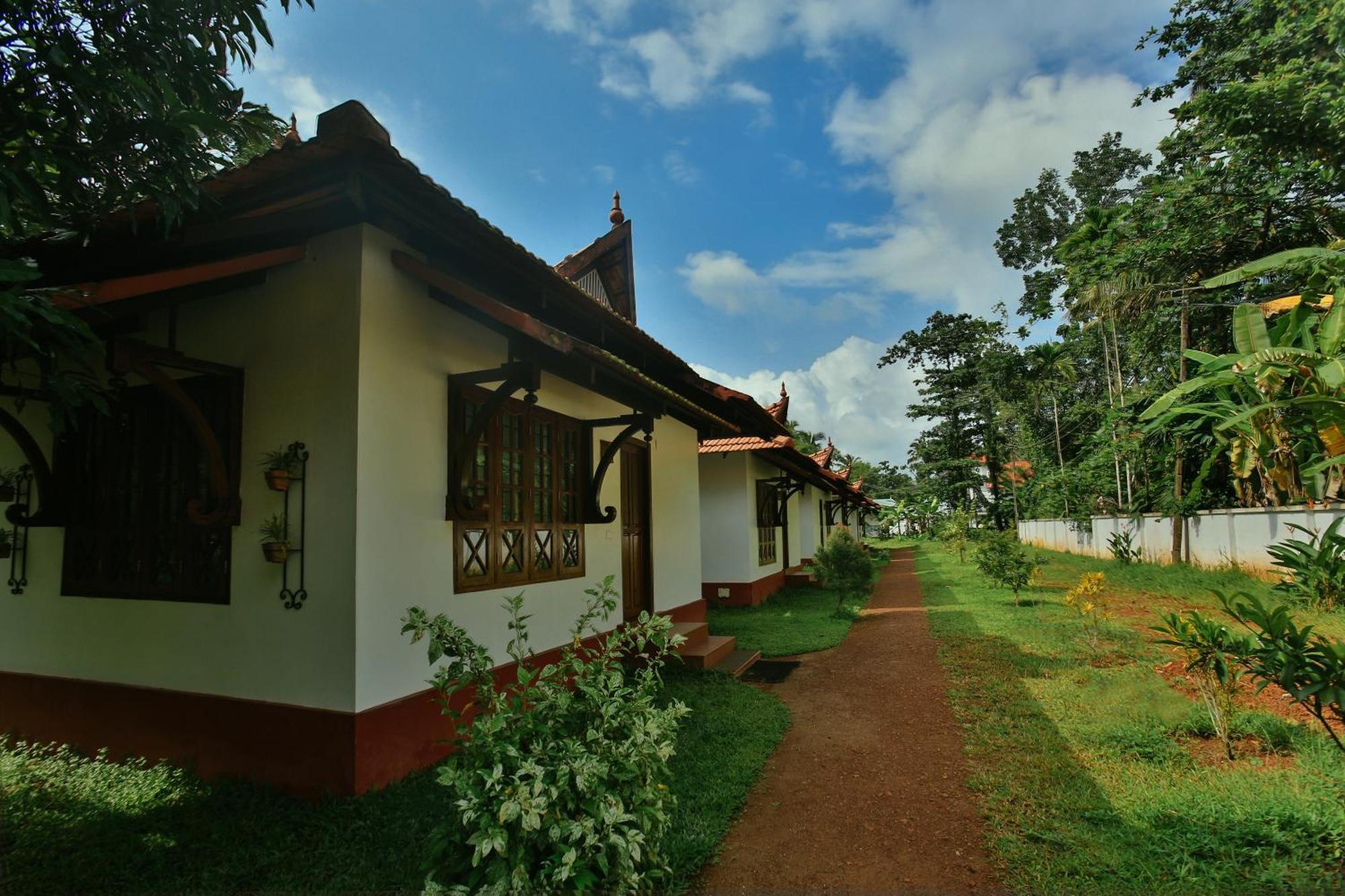 Palmgrove Lake Resort Alappuzha Esterno foto