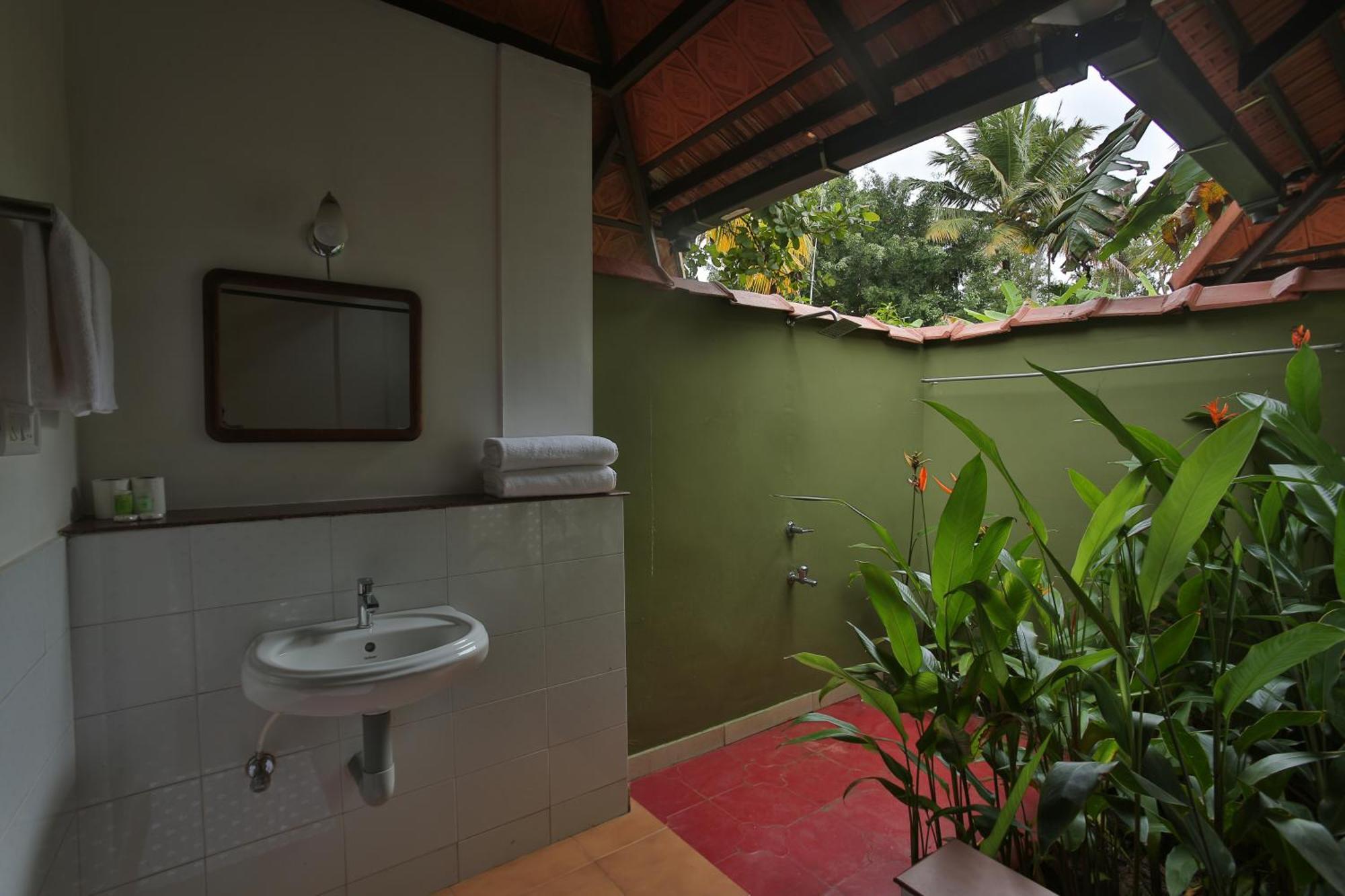 Palmgrove Lake Resort Alappuzha Esterno foto