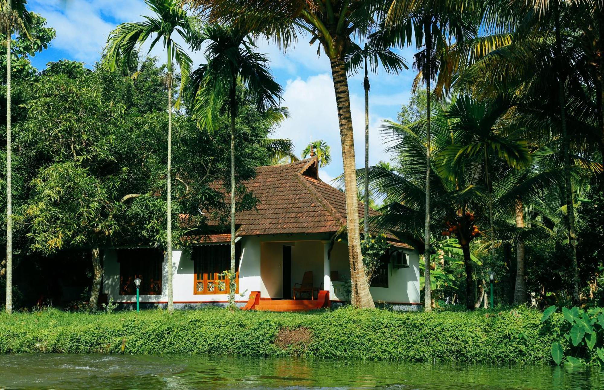 Palmgrove Lake Resort Alappuzha Esterno foto