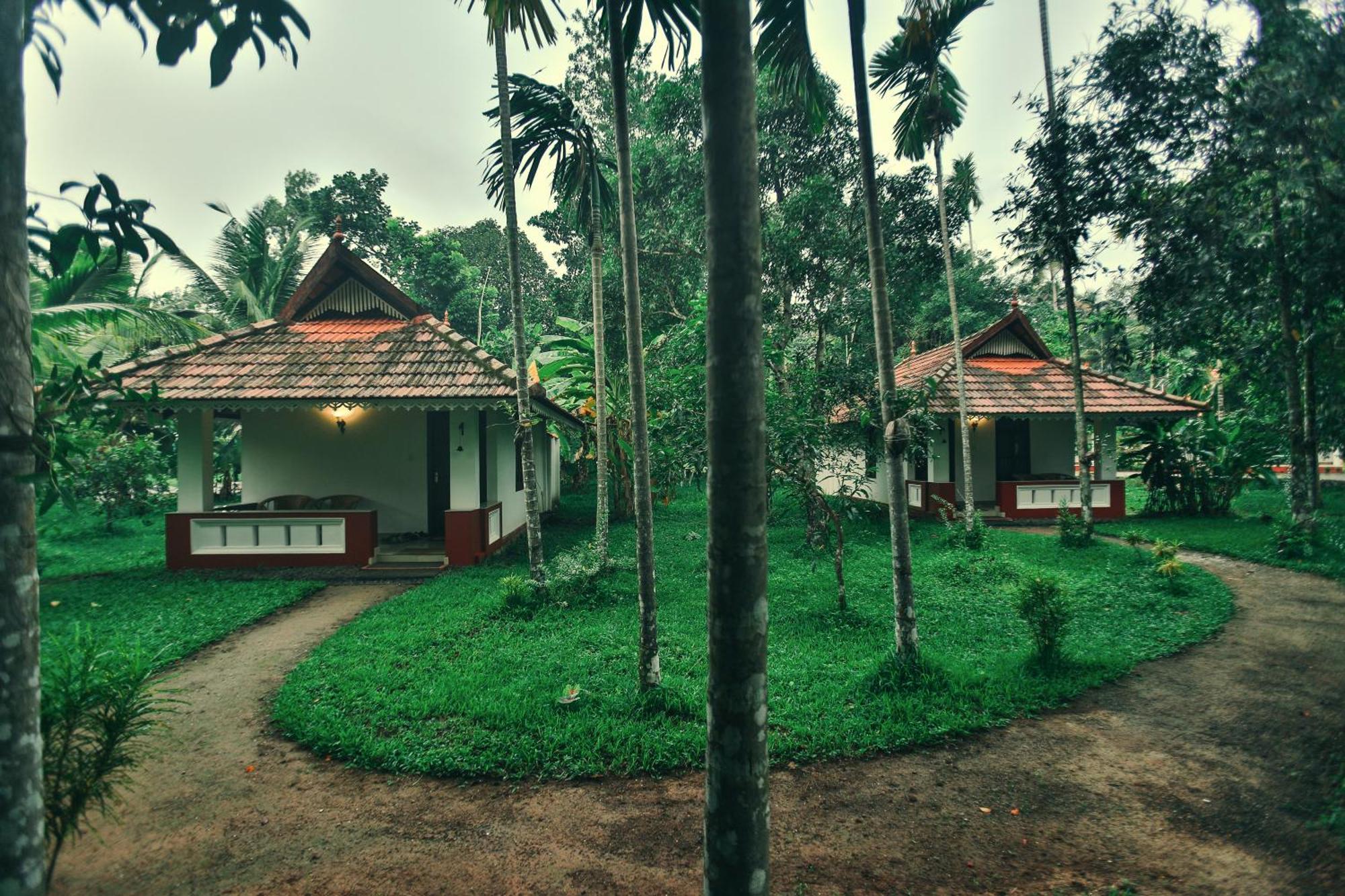 Palmgrove Lake Resort Alappuzha Esterno foto