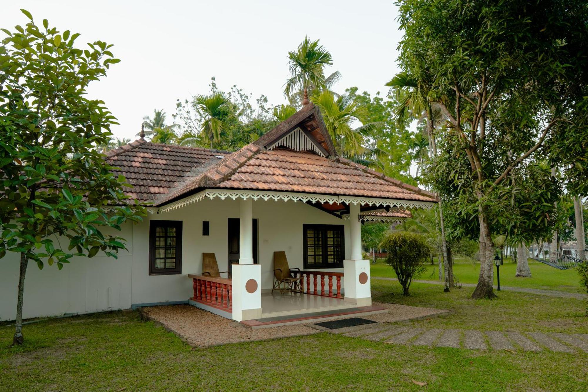 Palmgrove Lake Resort Alappuzha Esterno foto