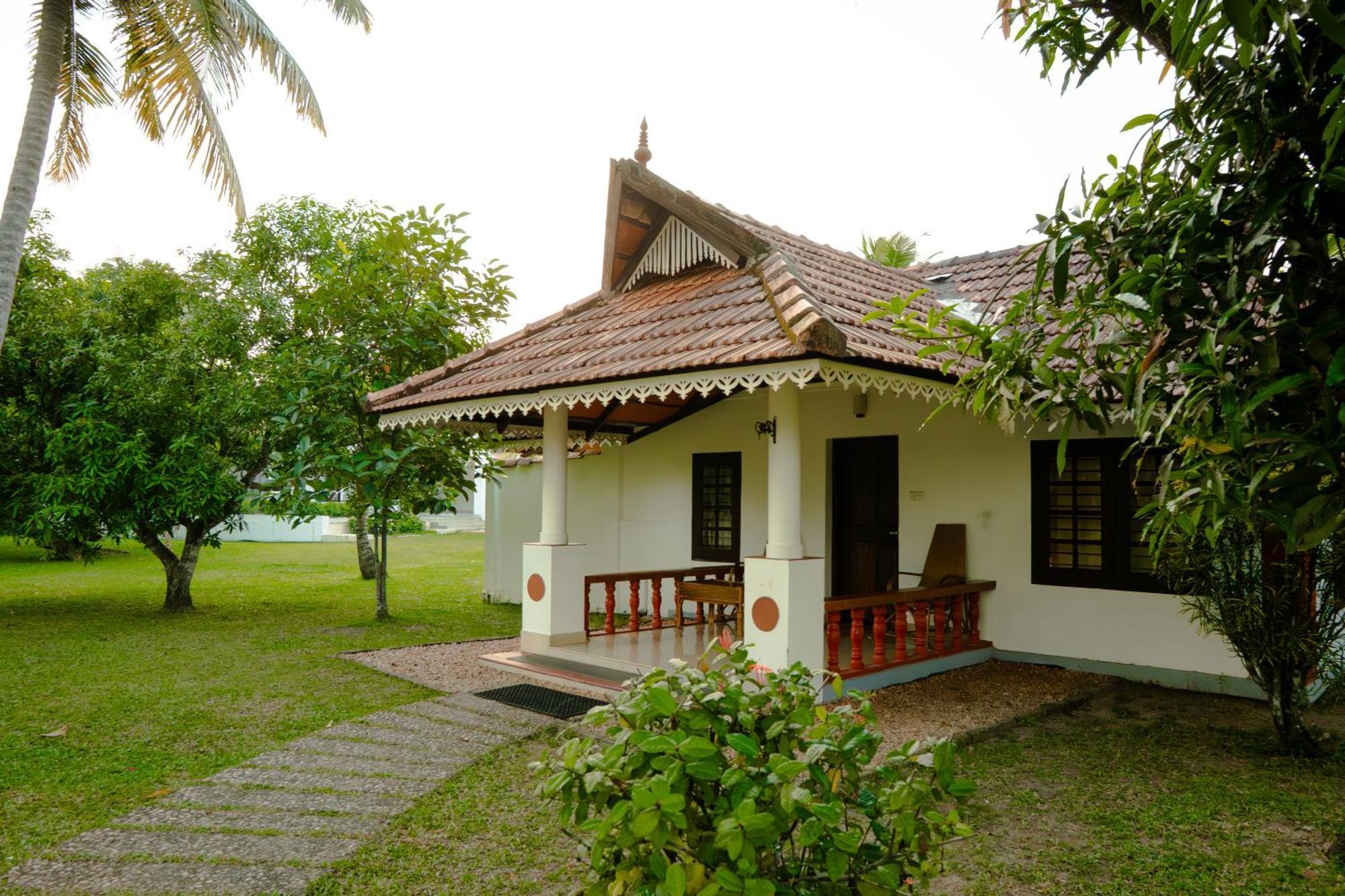 Palmgrove Lake Resort Alappuzha Esterno foto