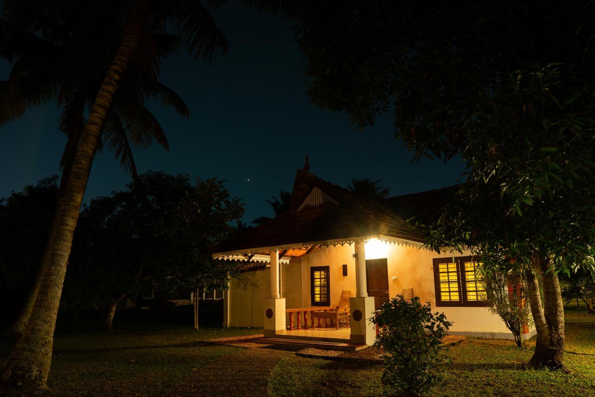 Palmgrove Lake Resort Alappuzha Esterno foto