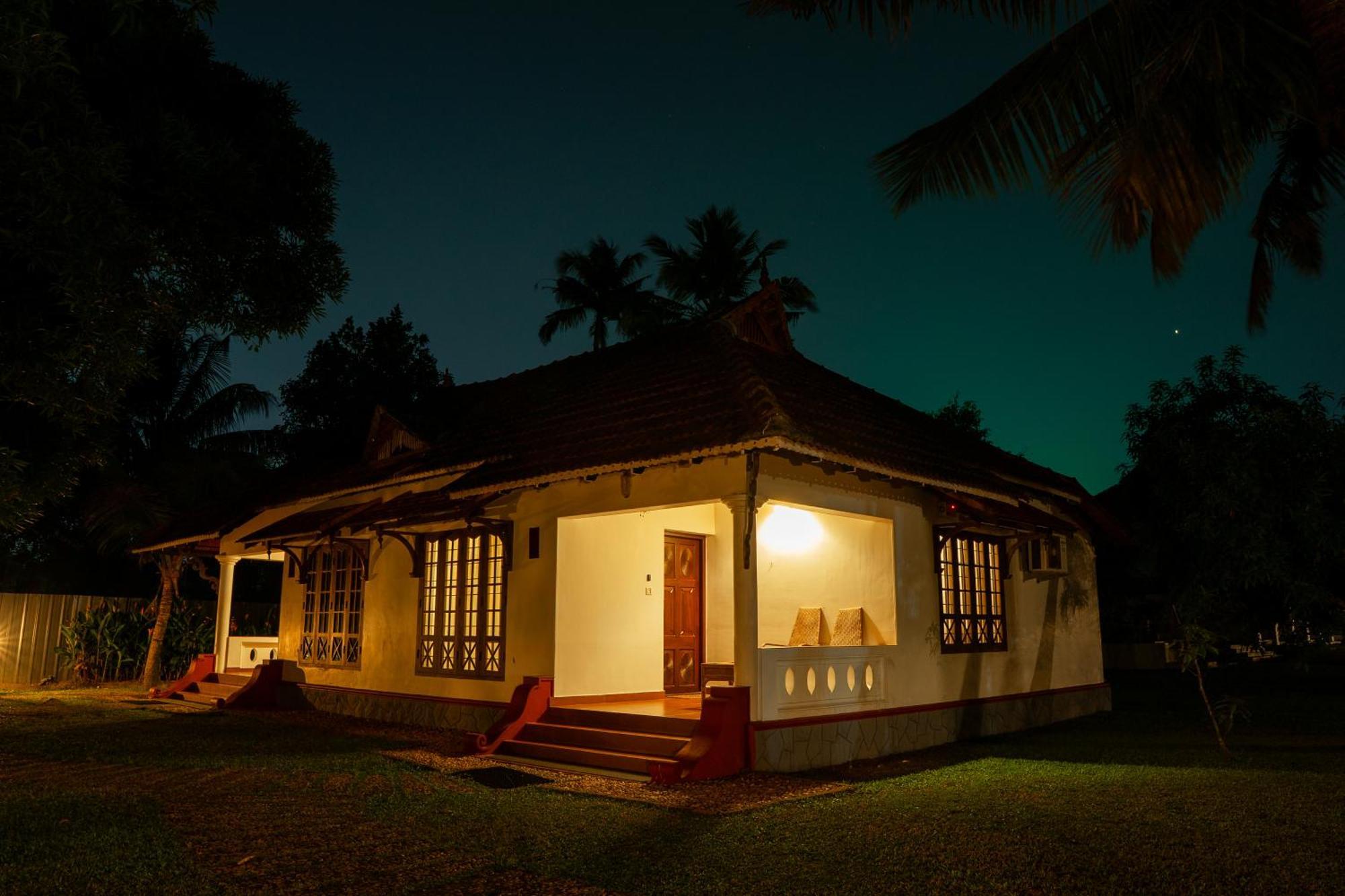 Palmgrove Lake Resort Alappuzha Esterno foto