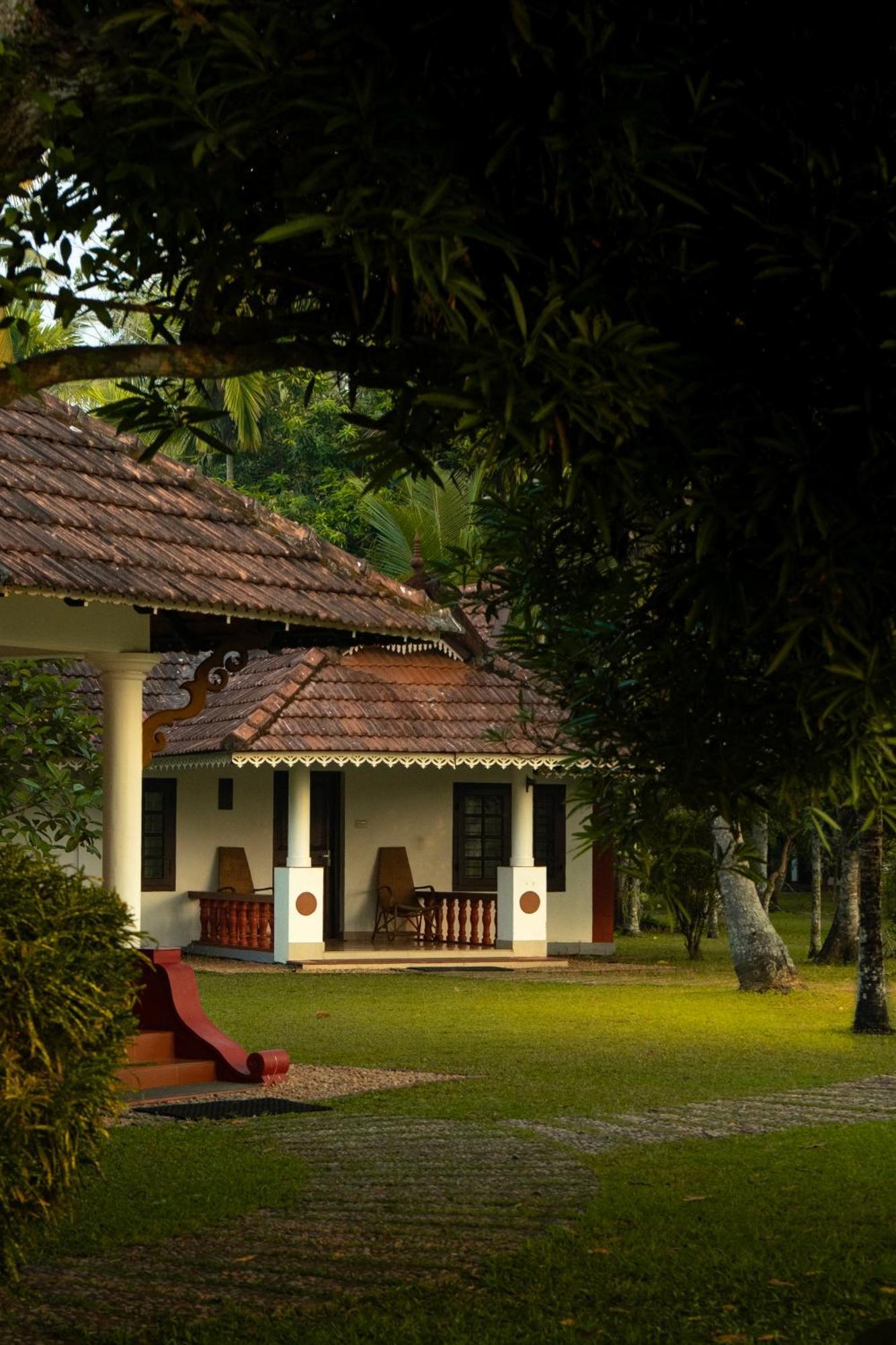 Palmgrove Lake Resort Alappuzha Esterno foto