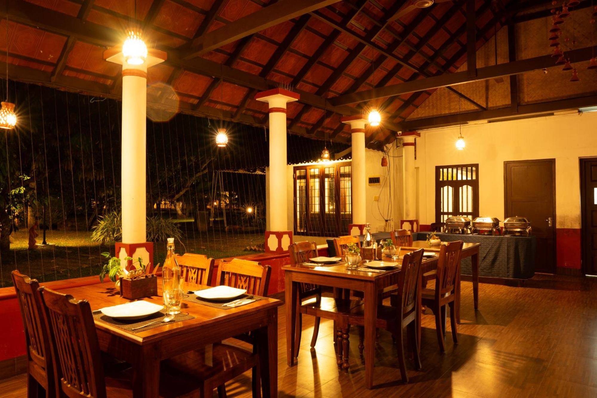Palmgrove Lake Resort Alappuzha Esterno foto