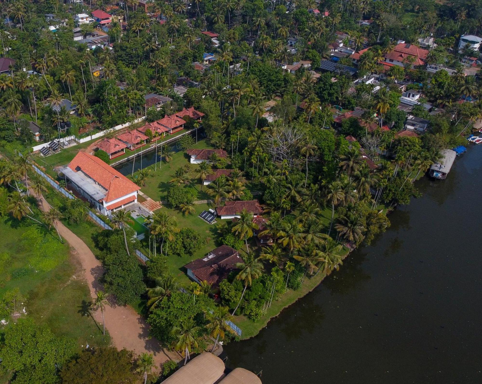 Palmgrove Lake Resort Alappuzha Esterno foto