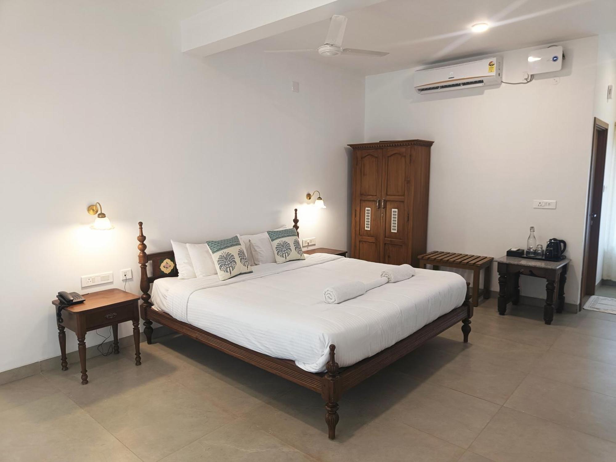 Palmgrove Lake Resort Alappuzha Esterno foto