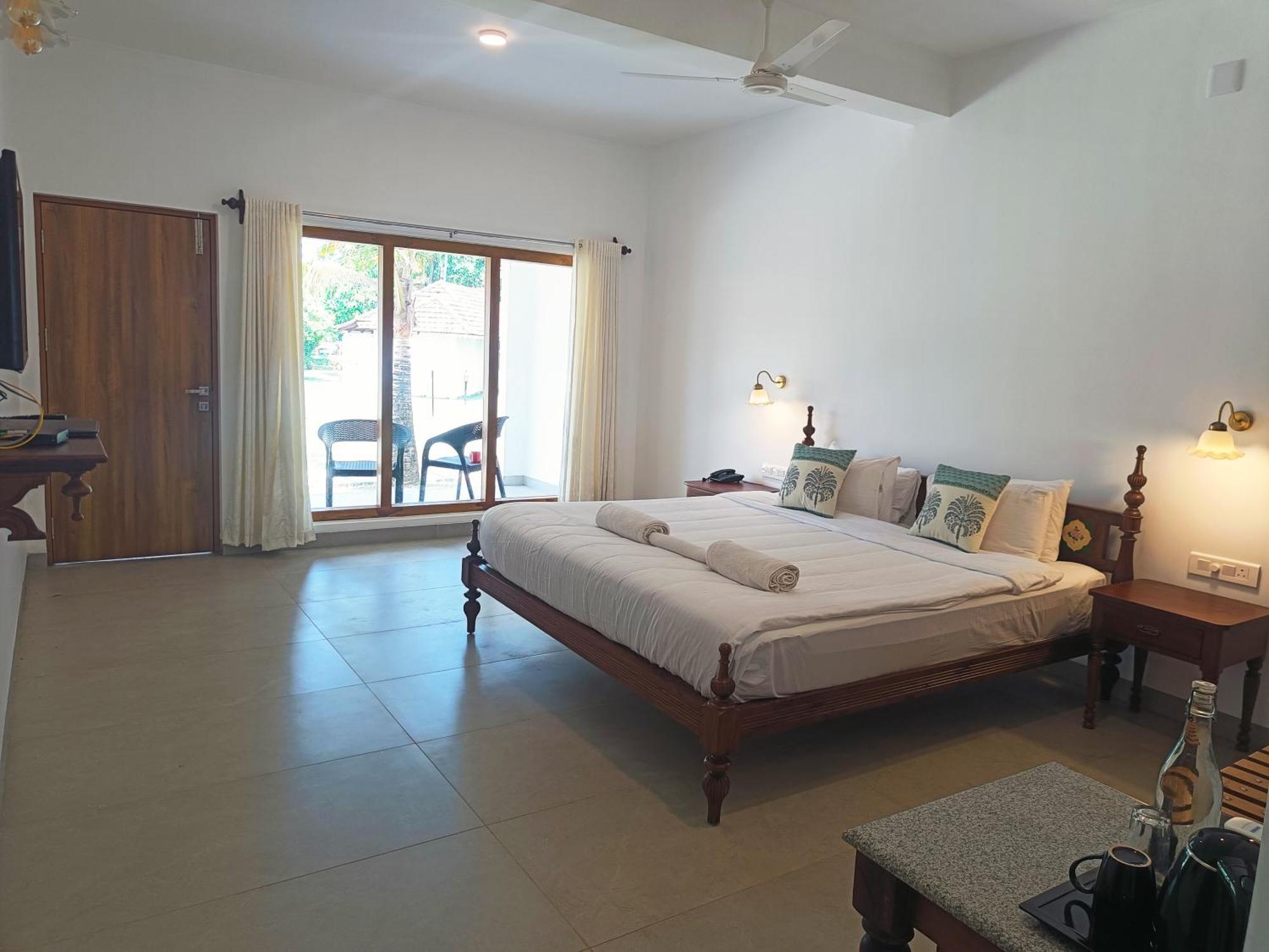 Palmgrove Lake Resort Alappuzha Esterno foto