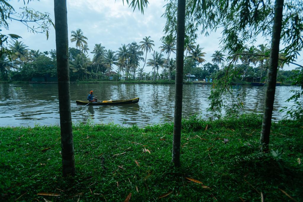 Palmgrove Lake Resort Alappuzha Esterno foto