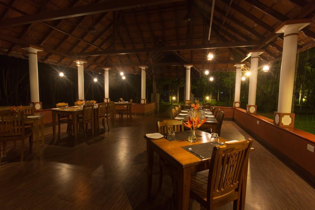Palmgrove Lake Resort Alappuzha Esterno foto