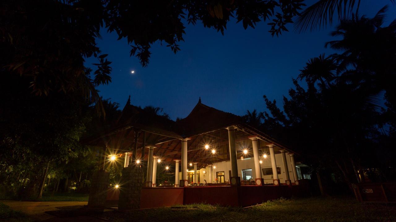 Palmgrove Lake Resort Alappuzha Esterno foto