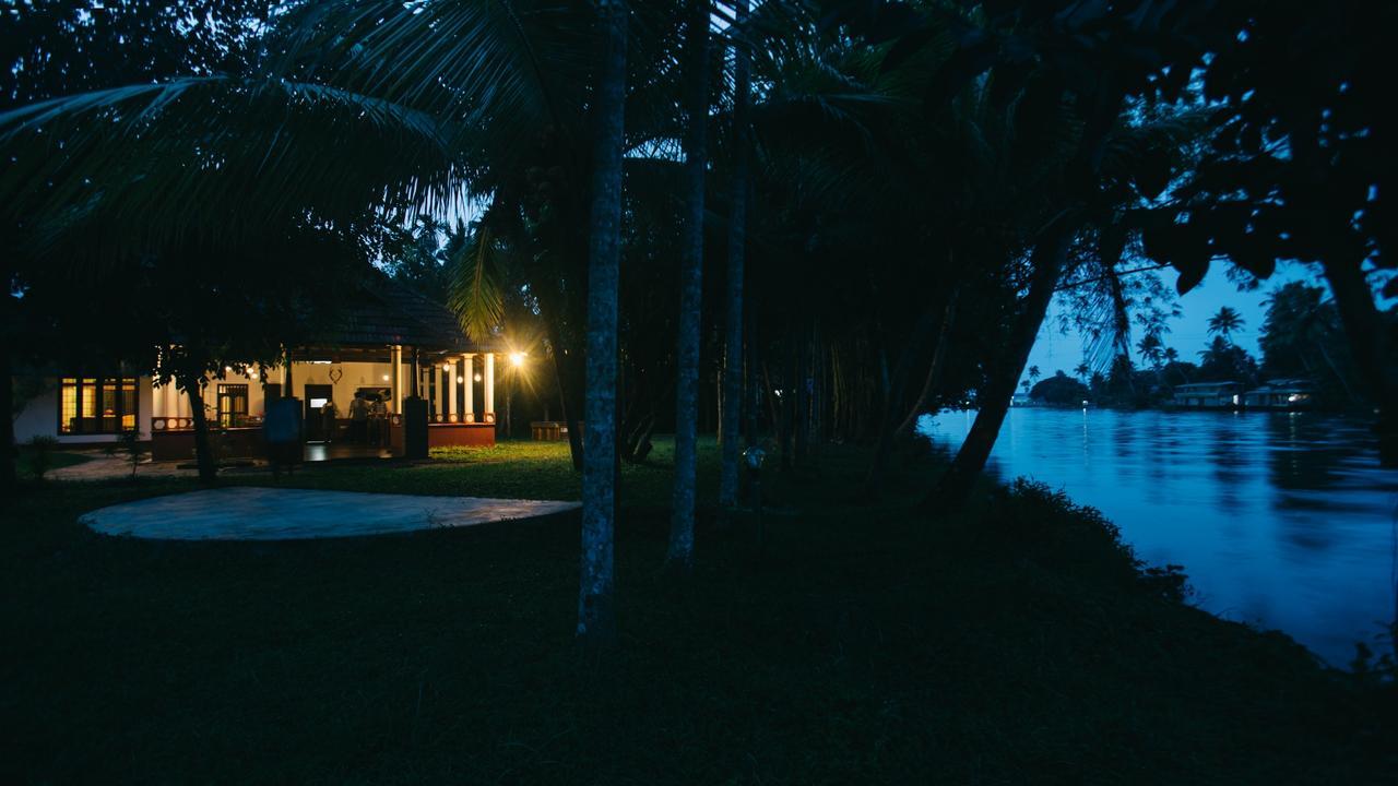 Palmgrove Lake Resort Alappuzha Esterno foto